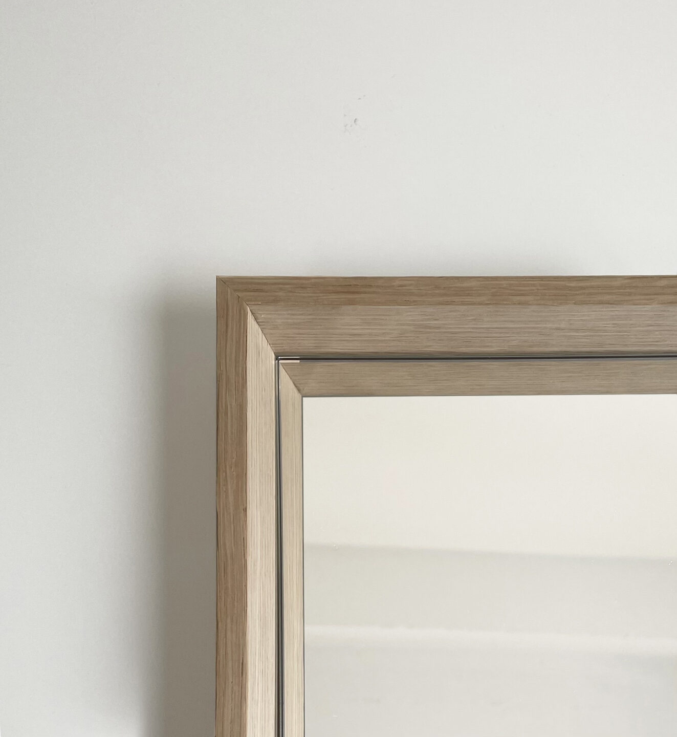 detal dębowej ramy lustra