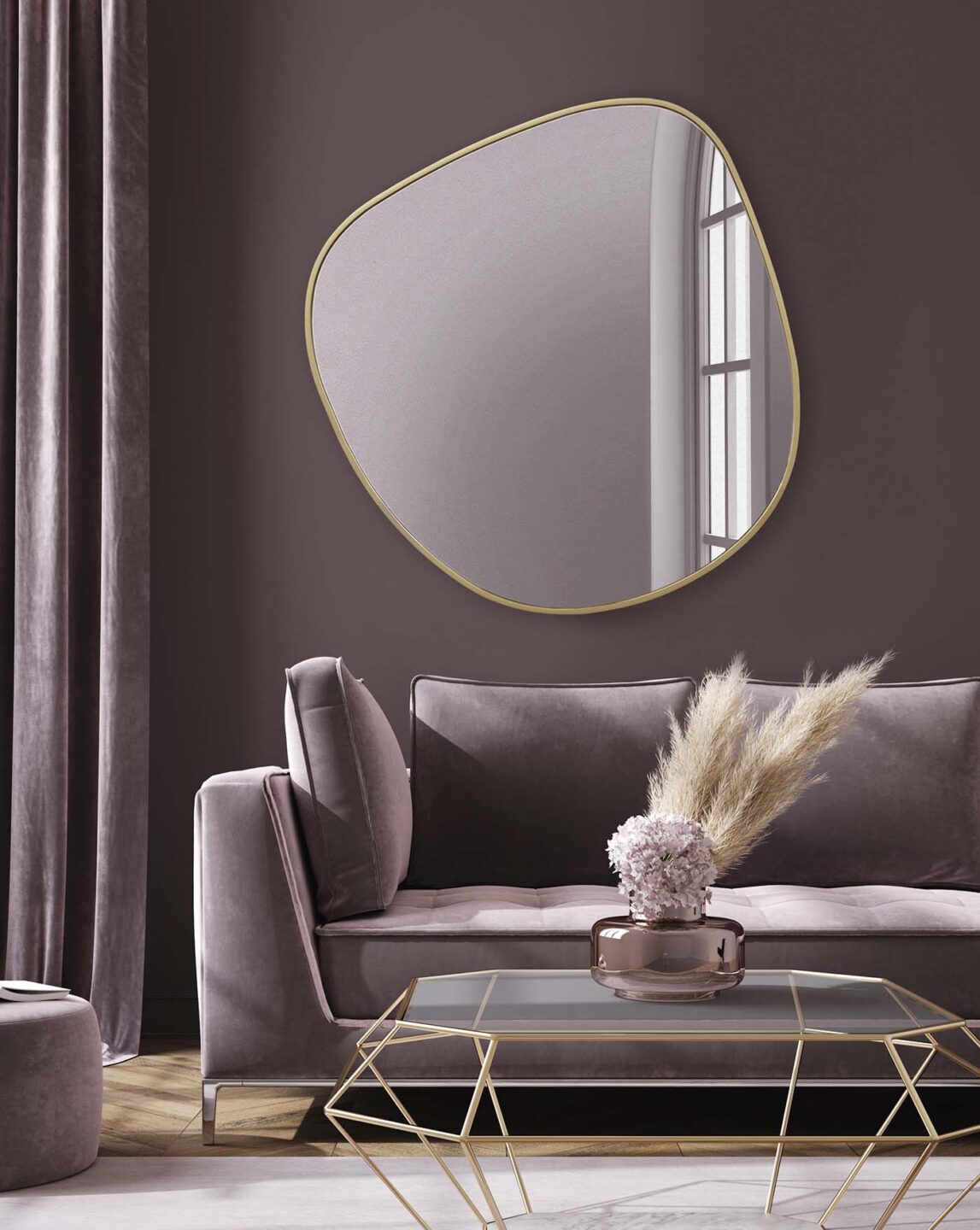 lustro Buli w złotej ramie nad sofą