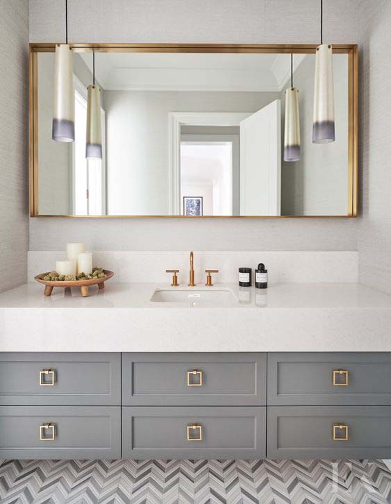 LUSTRO W ZŁOTEJ WĄSKIEJ RAMIE Z WYSOKIM RANTEM