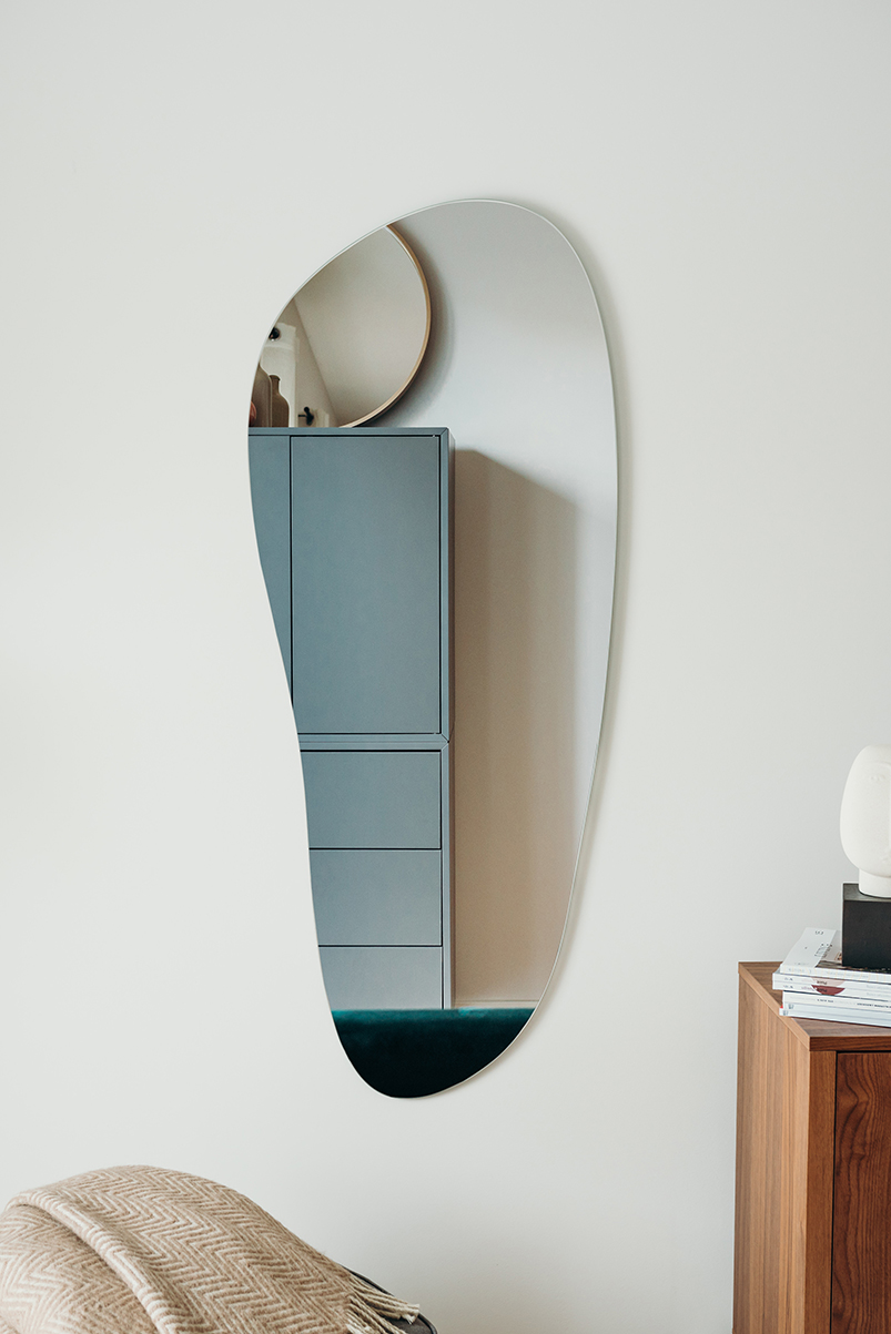 LUSTRO W KSZTAŁCIE ORAGNICZNYM - NA KORYTARZ