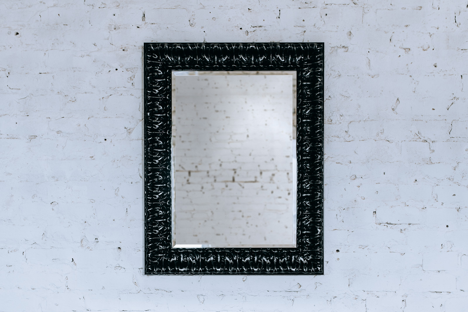 LUSTRO W STYLU GLAMOUR CZARNEJ RAMIE