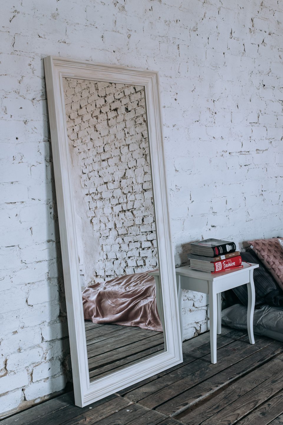 LUSTRO W BIAŁEJ RAMIE - STYL RUSTYKALNY