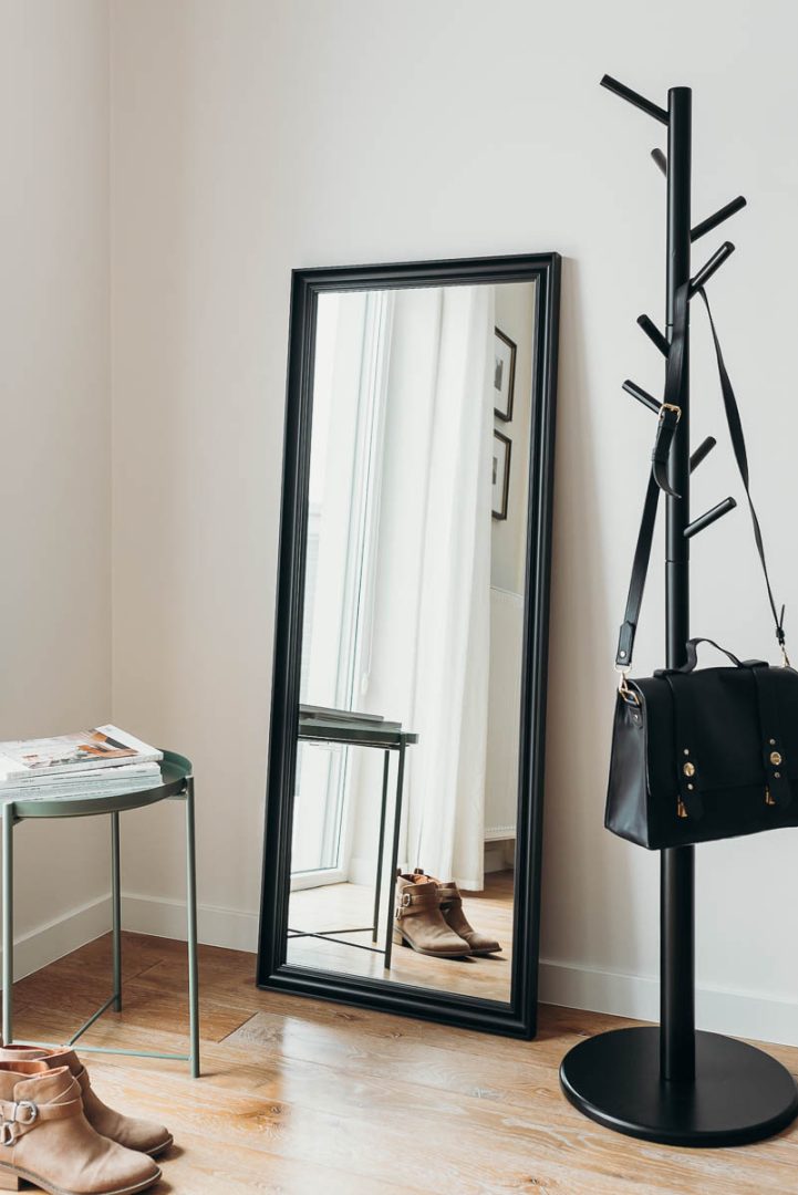 LUSTRO W CZARNEJ RAMIE - STYL SKANDYNAWSKI