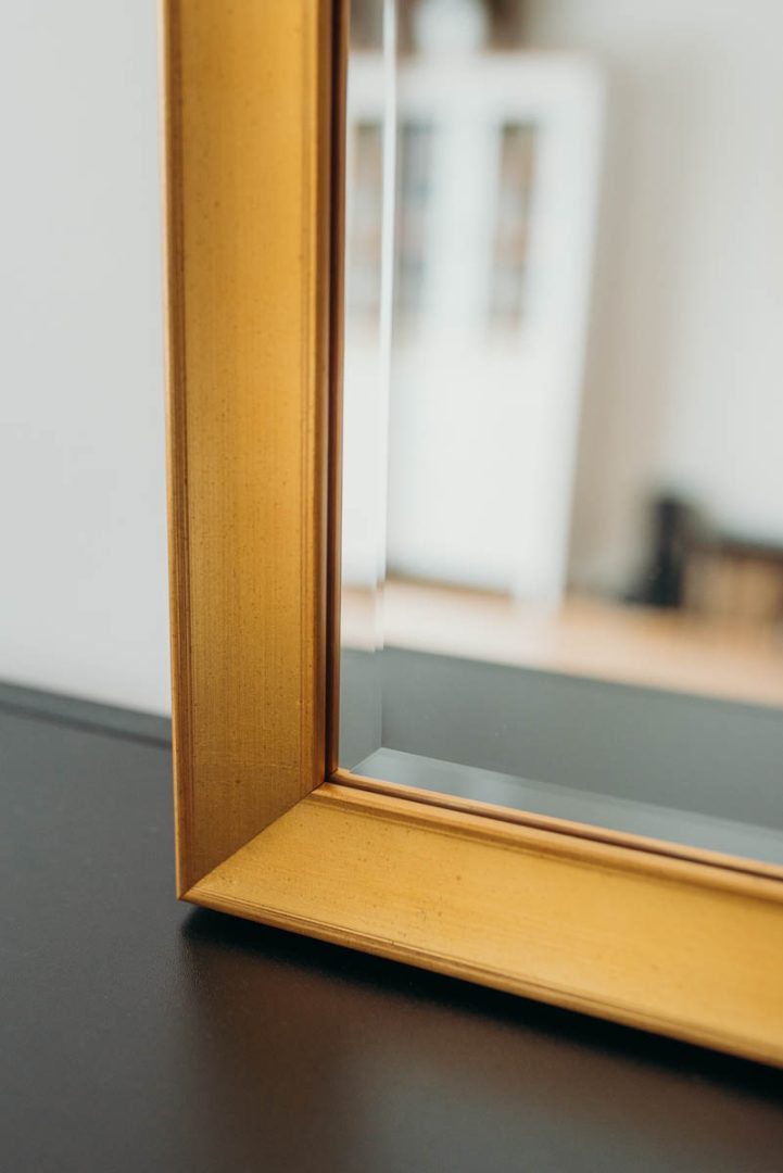 LUSTRO W ZŁOTEJ RAMIE - 60/75