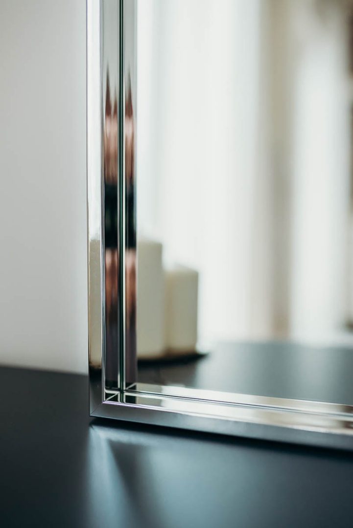 LUSTRO W LUSTRZANEJ RAMIE Z RANTEM