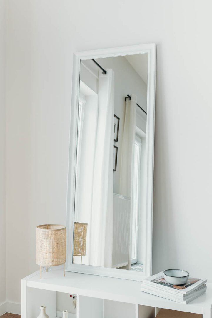 LUSTRO W BIAŁEJ RAMIE - STYL SKANDYNAWSKI