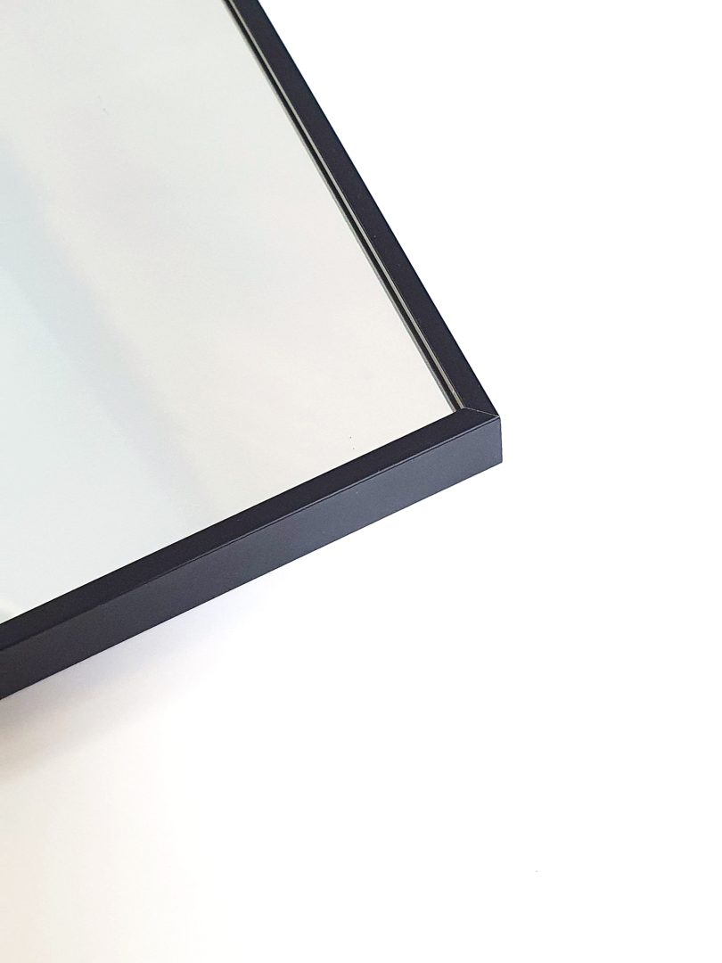 rama lustra czarna aluminiowa detal