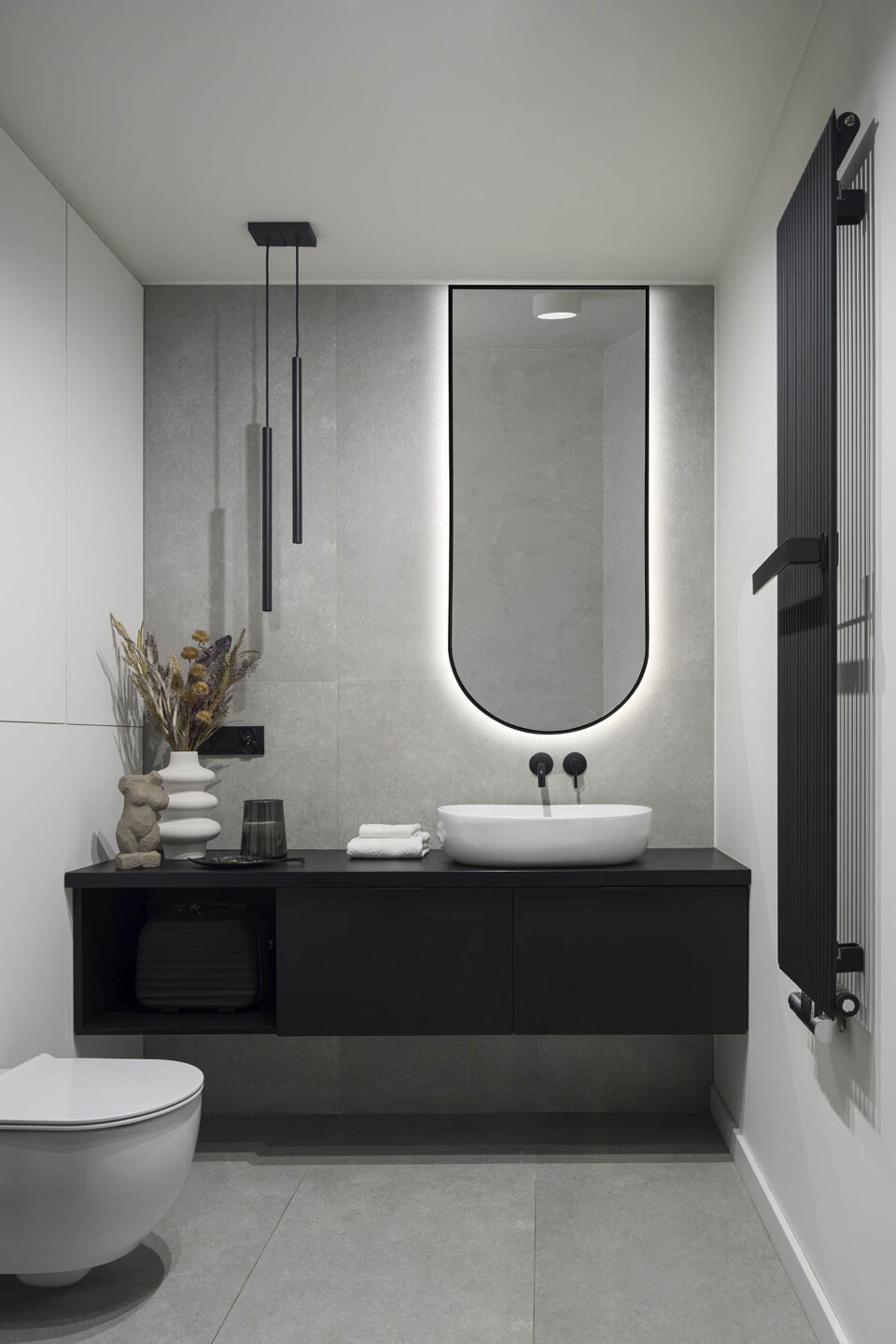 lustro arkadowe w czarnej ramie z podświetleniem