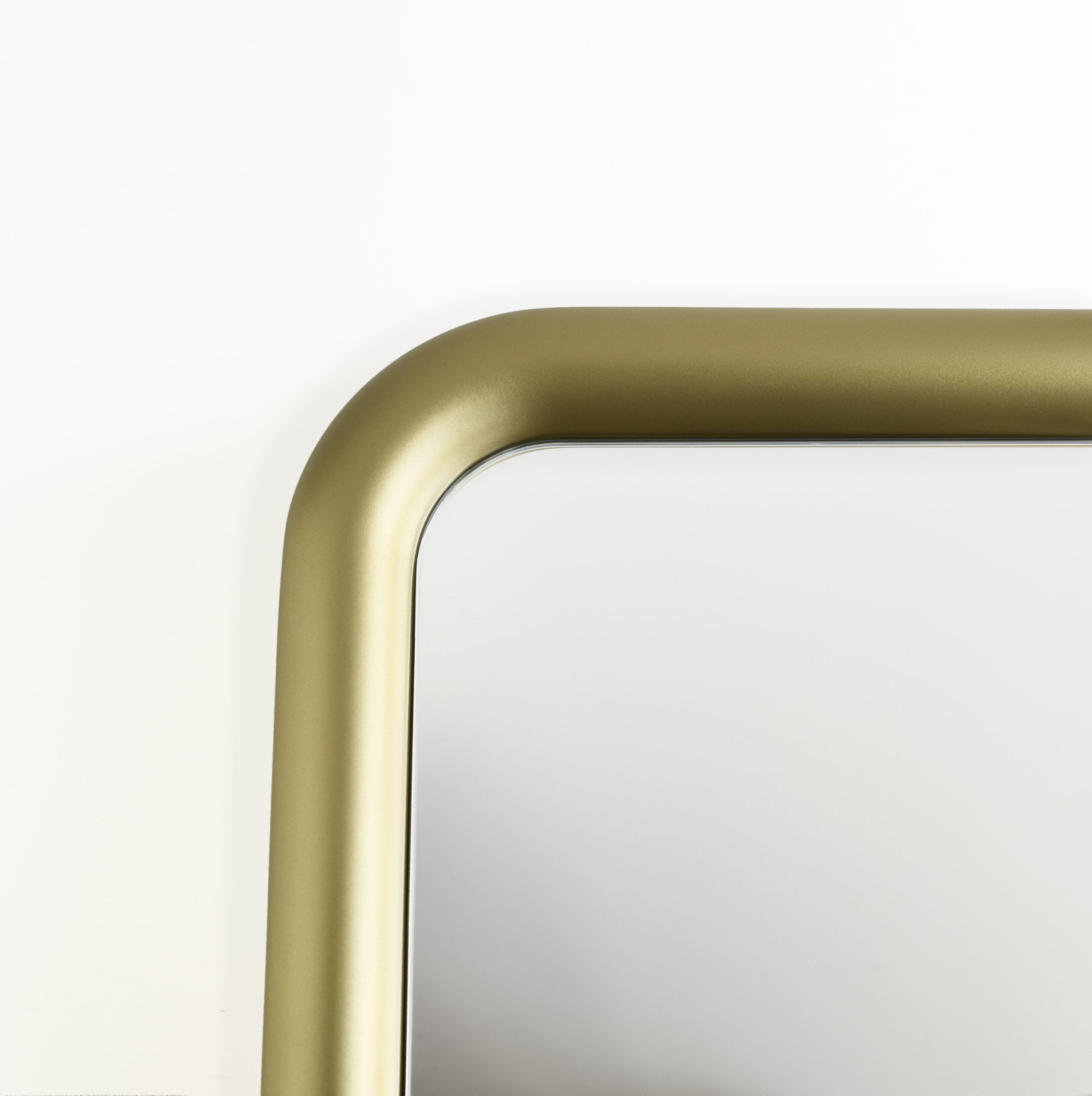 detal lustra Puffy w kolorze Brass Effect