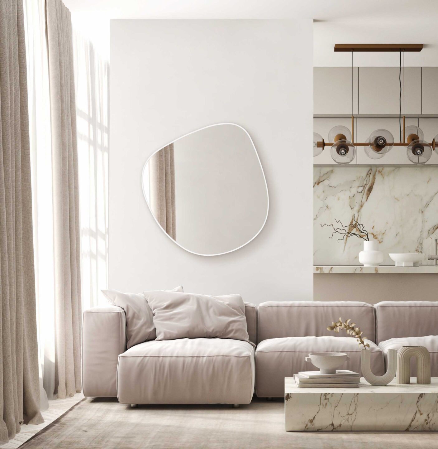 lustro nieregularne w bialej ramie w bezowym salonie nad rozowa sofa