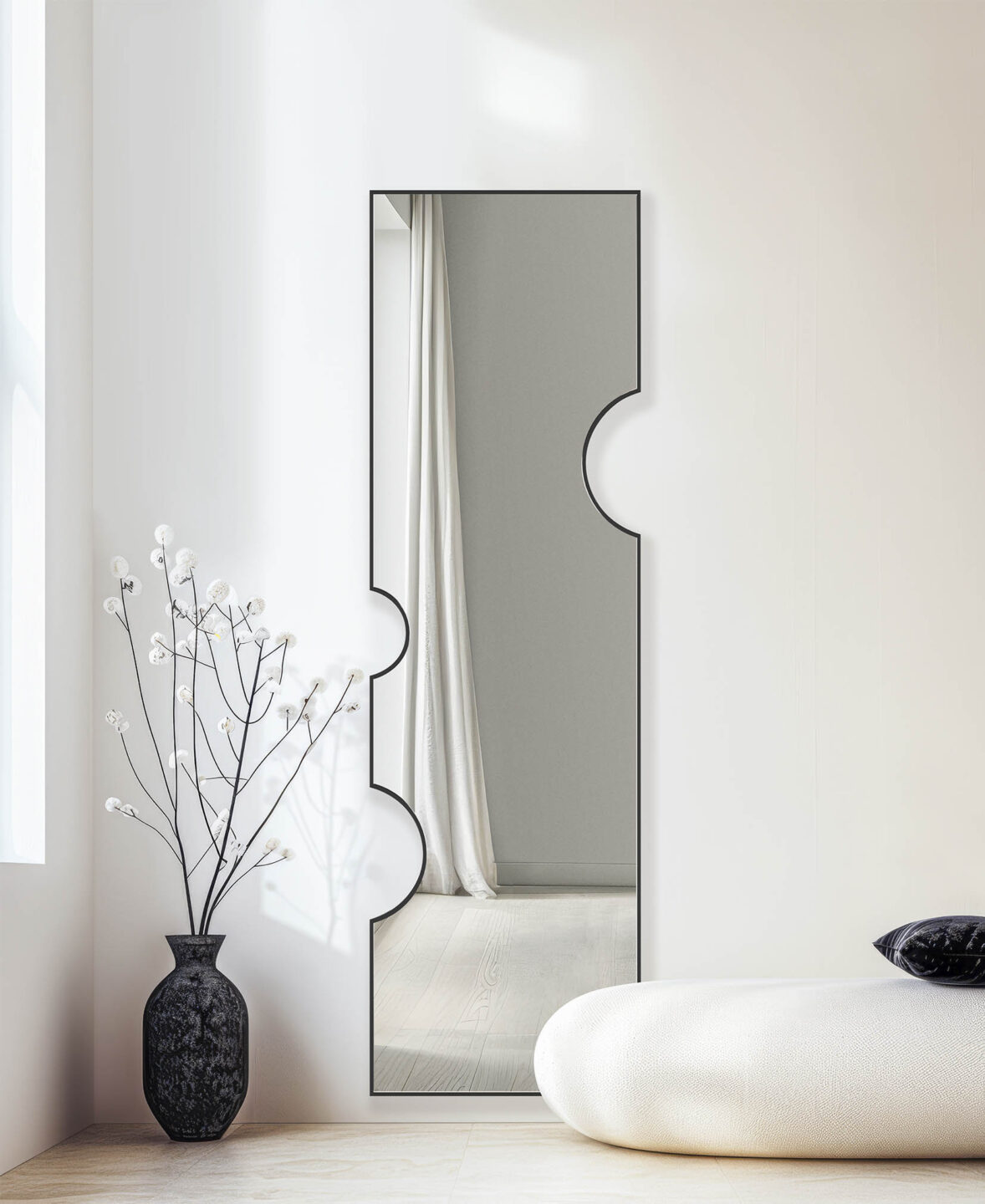 lustro holey long w czarnej ramie ksztaltem przypominajacy plaster sera z dziurami